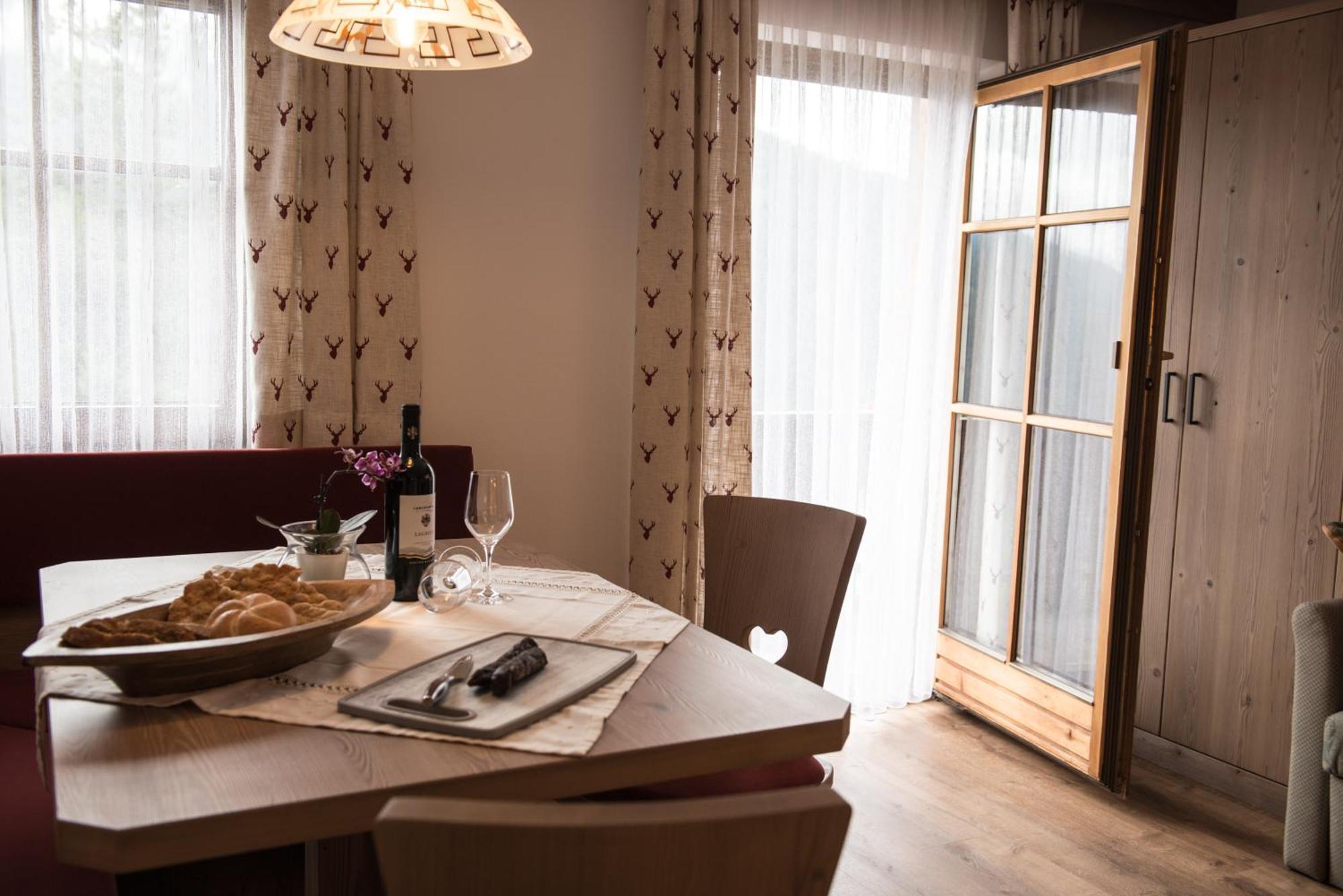 Da Kathi Lejlighedshotel San Candido Eksteriør billede